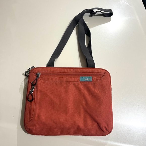 STM Stash for Ipad and Tablet Case - Picture 6 of 7